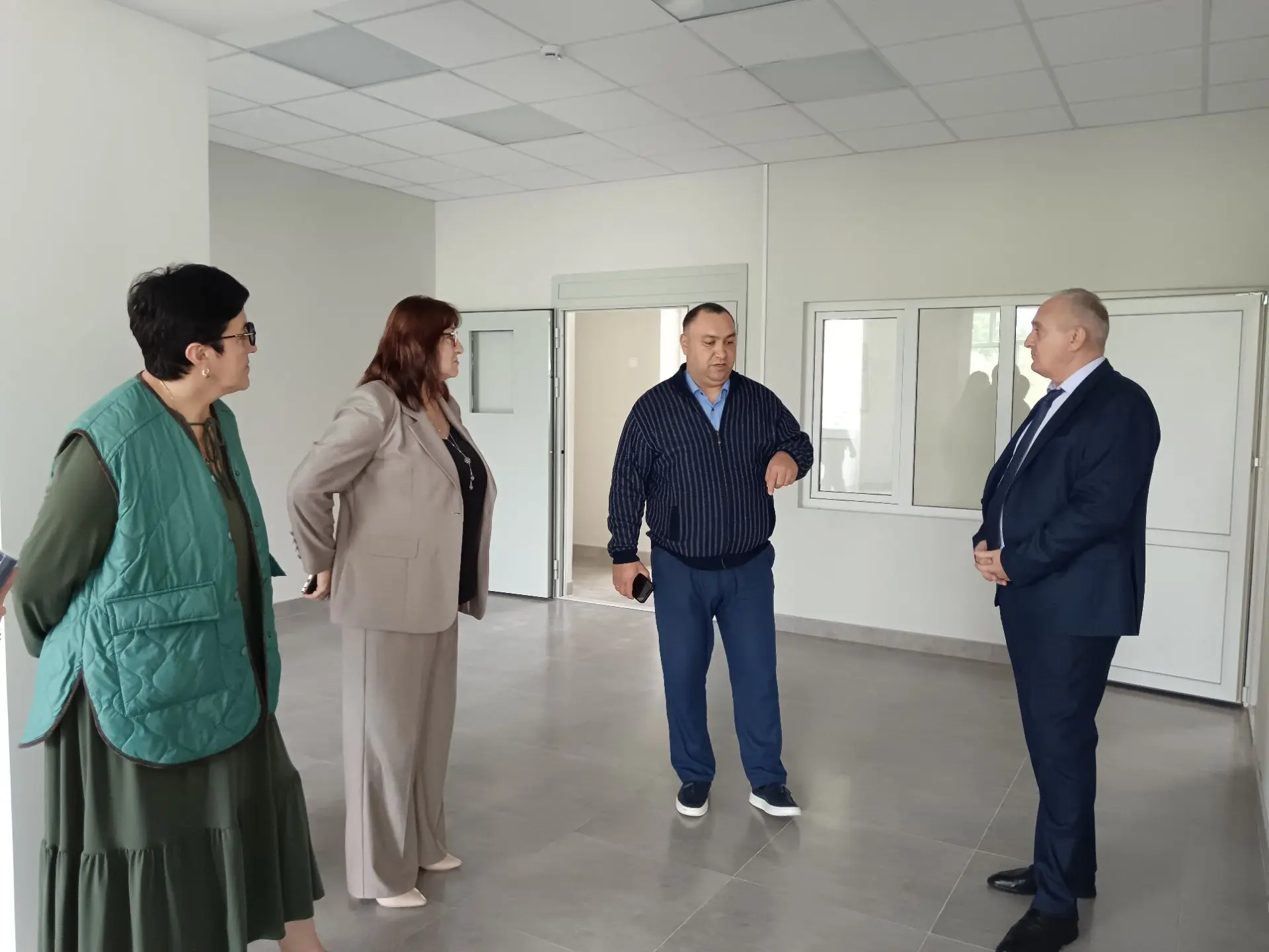Накануне начала учебного года Дигорский район посетил заместитель министра образования ...