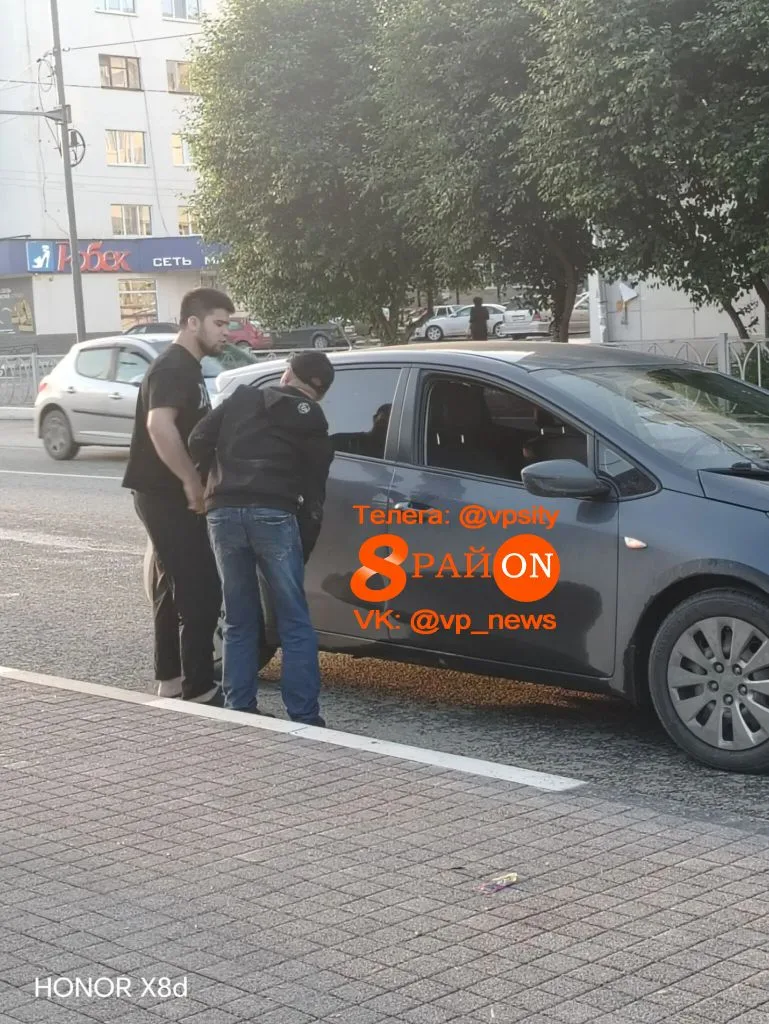 Нам пишут: Здравствуйте сбили человека на остановке Мамина сибирика в сторону Екатеринбурга