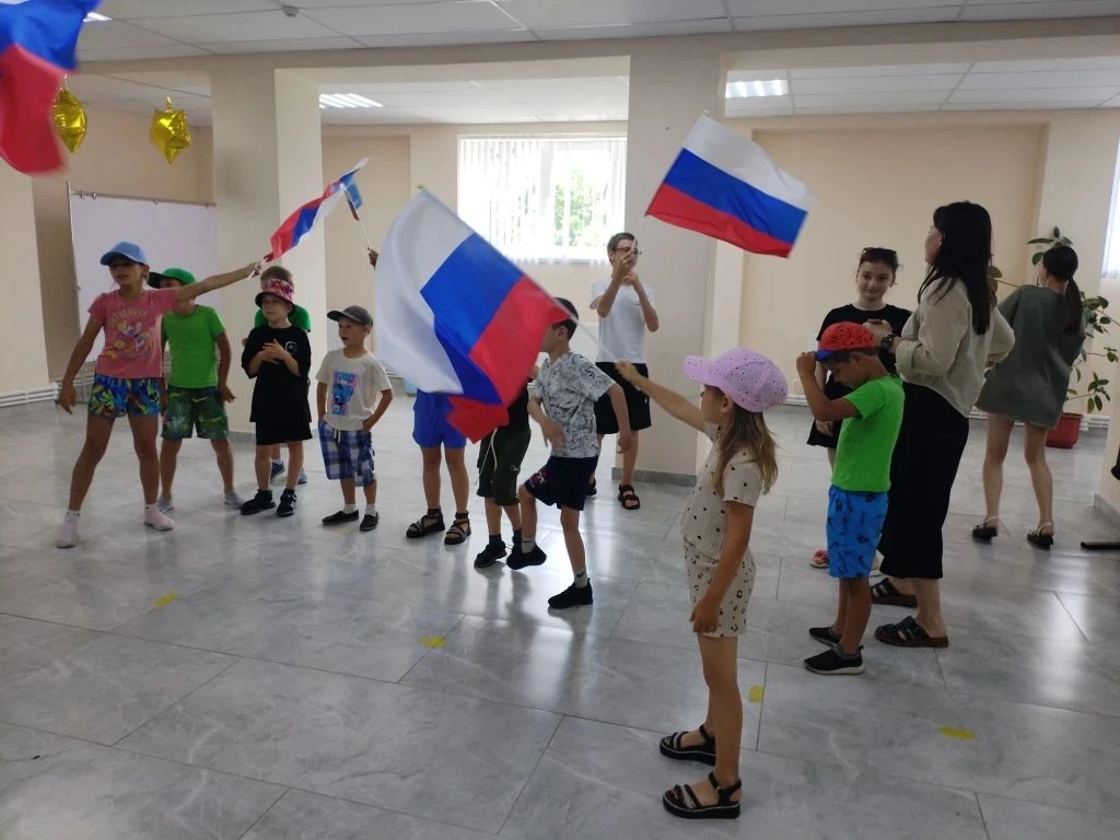 В Заревском СДК в честь Дня России для детей с летнего оздоровительного лагеря " Алая Заря" было орг