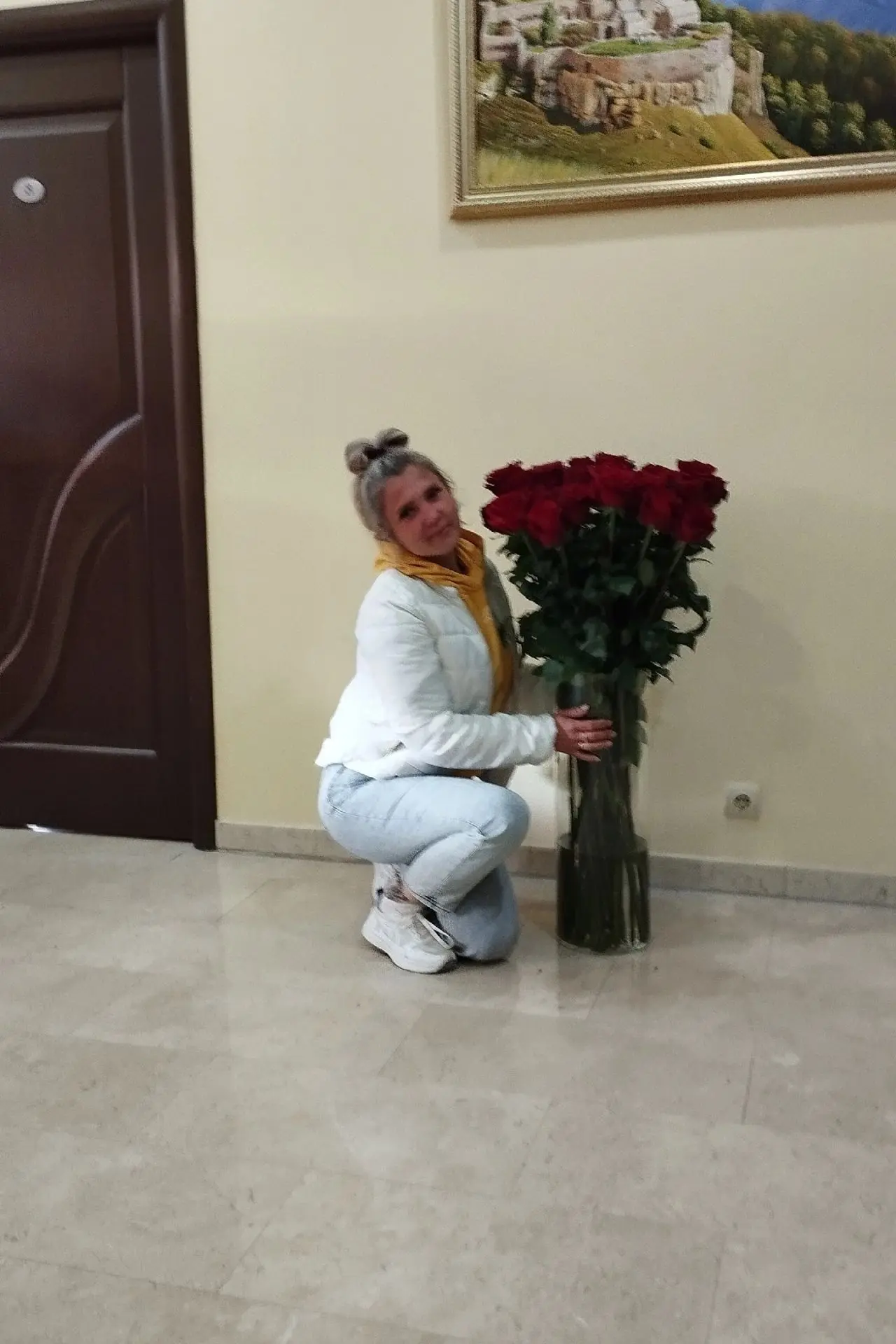 Спешим поздравить нашу красоточку,Валюша с днём твоего рождения!Будь счастлива!!!!!!!Мы тебя любим!!