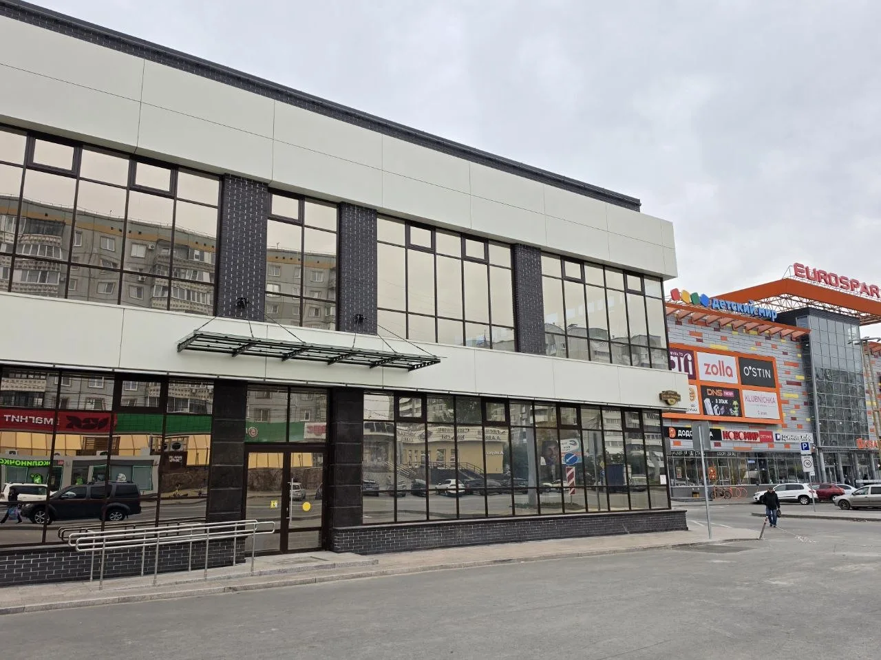🏗️ Рядом с "Квадро" появился еще один торговый центр.