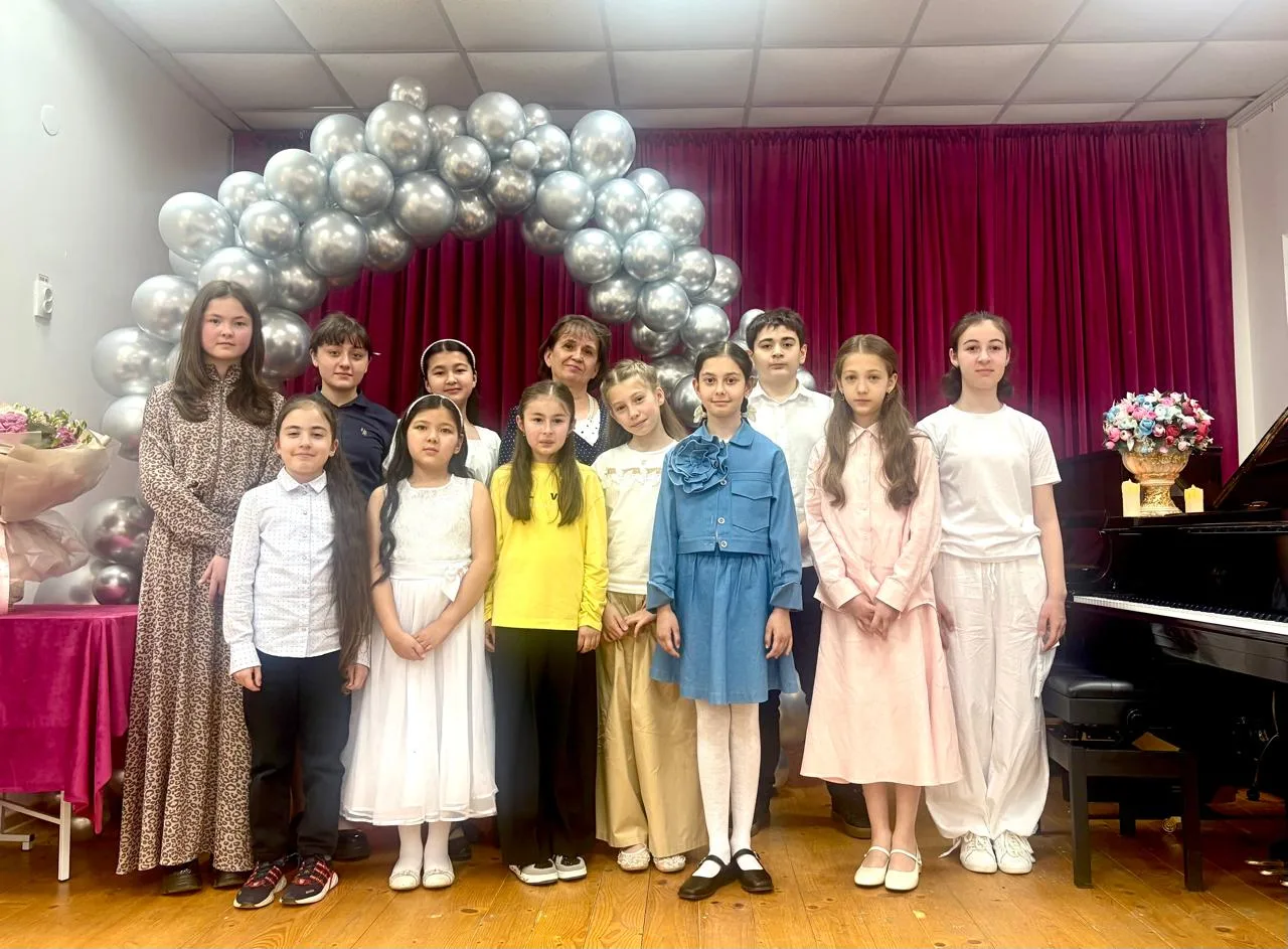 Родительское  собрание с концертом учащихся класса преподавателя по классу фортепиано М...