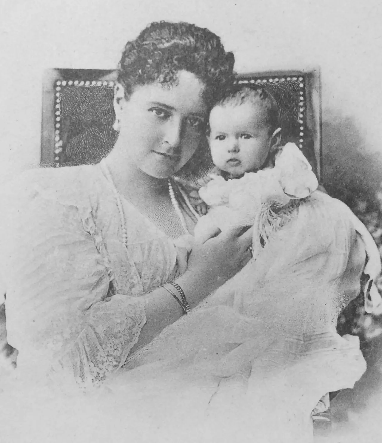 ✨ Великая княжна

125 лет назад, 18 (5) июня 1901 года, на свет появилась великая княжна Анастасия. 