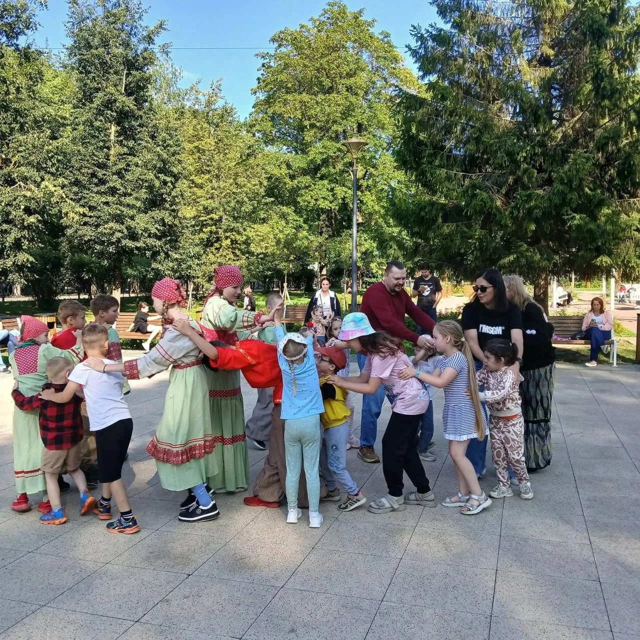 🎭 В Гатчине прошли творческие мероприятия для детей и взрослых

Жители и гости Гатчины стали участн