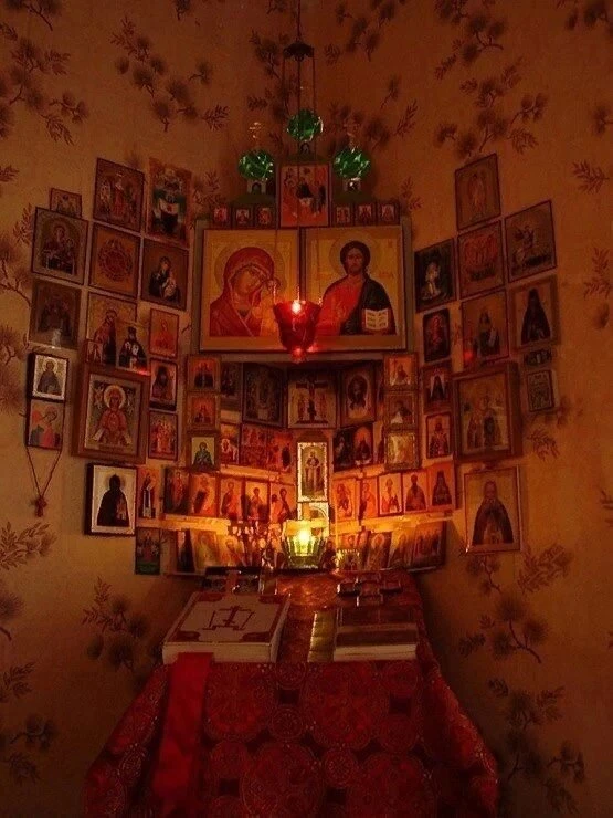 Болящим надо молиться так: "ГОСПОДИ, ИСЦЕЛИ МЕНЯ, НО НЕ КАК Я ХОЧУ, А КАК ТЫ САМ БЛАГОВ...
