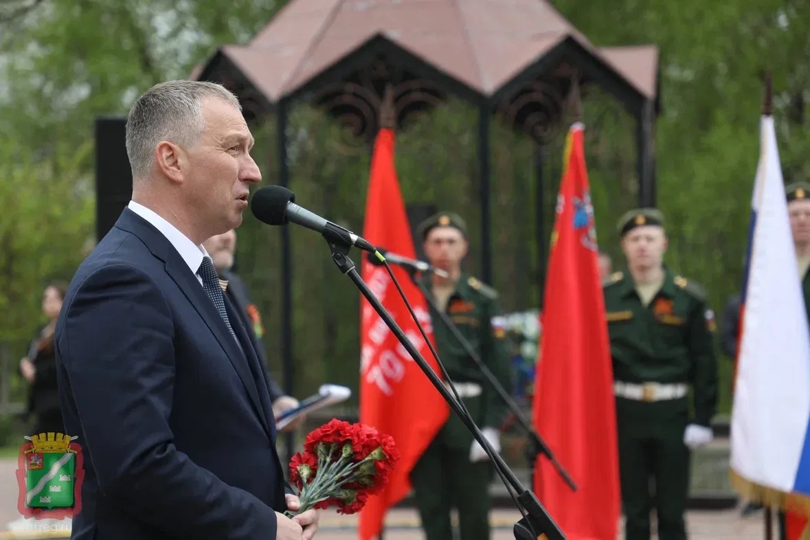 День Победы — священный праздник.  В Наро-Фоминске мы неизменно приходим сюда, к Вечному огню, чтобы