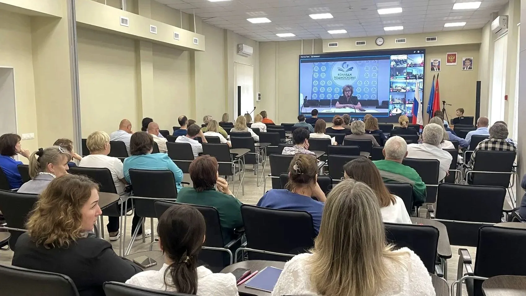 Системный подход к успеху: главные итоги педагогического совещания
 
15 июня 2026 года директор ГБПО