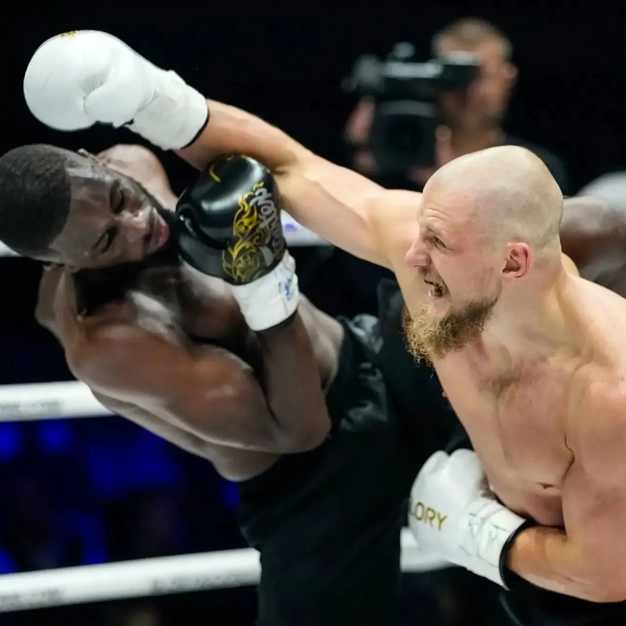 Дмитрий Меньшиков — победитель GLORY 109!