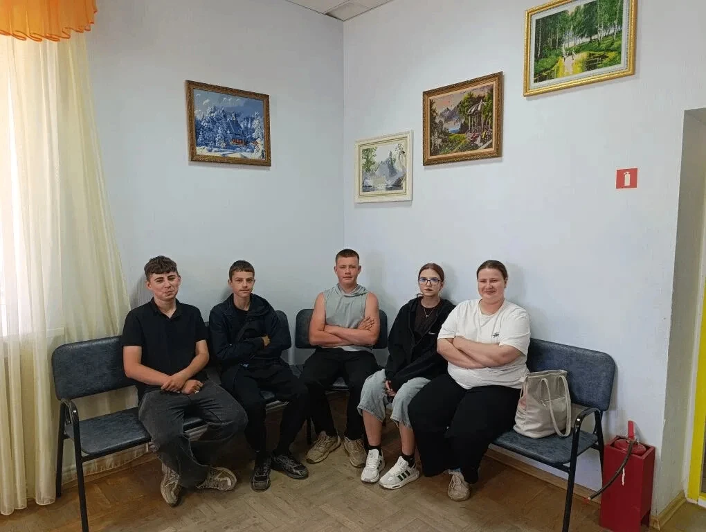 В Калининском доме культуры для подростков прошел тематический час "С чего начинается Родина". В ход