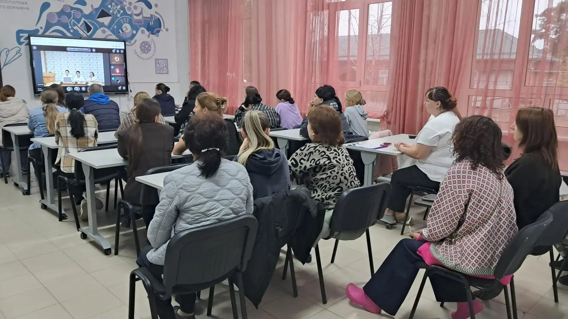 Здоровье школьника в цифровую эпоху: в школе прошло краевое родительское собрание