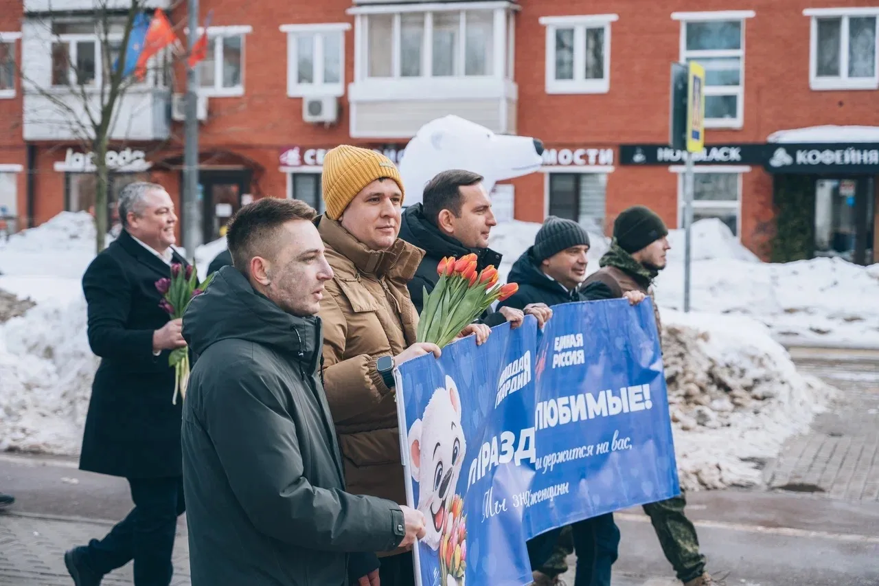 В рамках традиционного шествия и акции Молодой Гвардии Единой России «Дорогая, ты права!» прошли чер