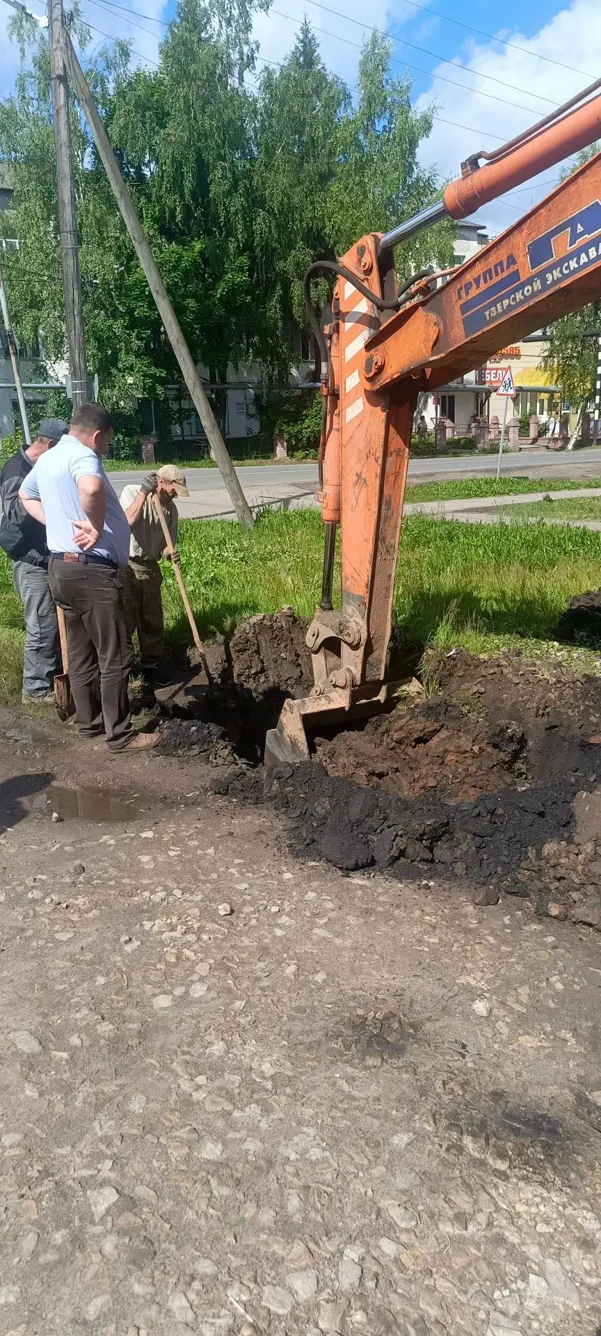 Устранение прорыва на сетях водоснабжения г. Шахунья, ул. Первомайская дом 42, д. Красногор. Работа 