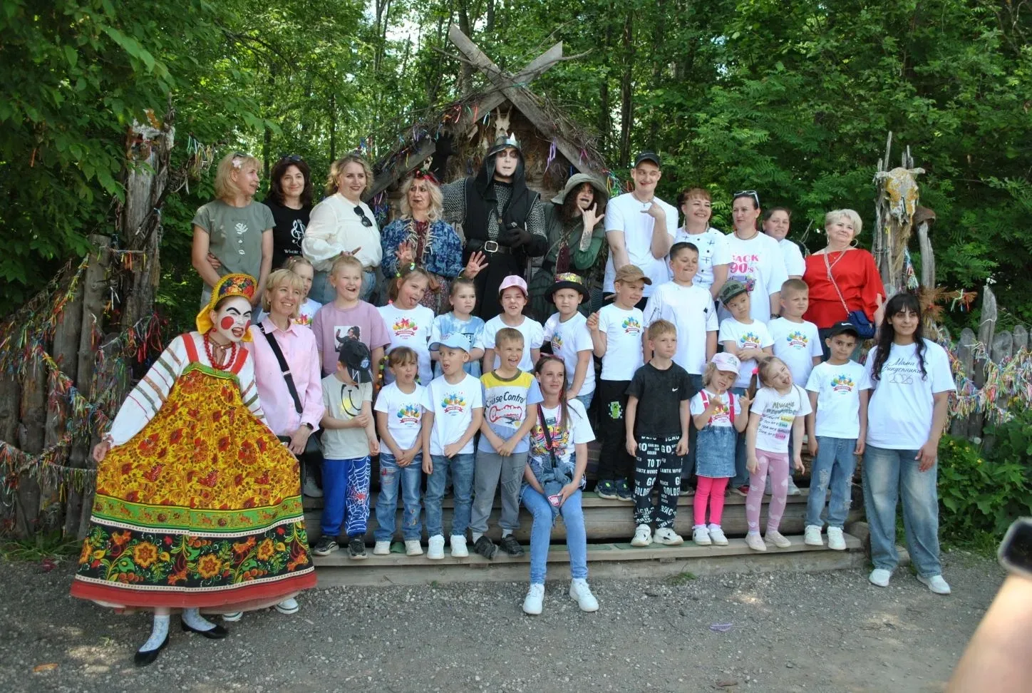 ЛЕСНОЙ УГОЛОК: ПУТЕШЕСТВИЕ В СКАЗКУ. В ГОСТЯХ У БАБЫ ЯГИ.