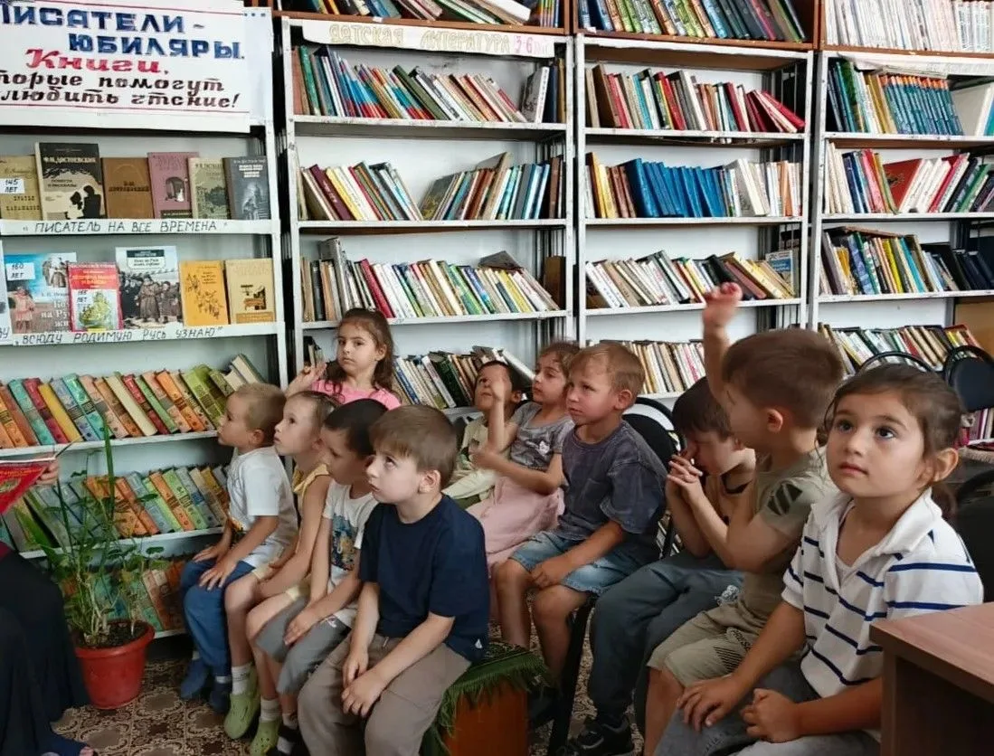 Беседа у выставки "Книги, которые помогут полюбить чтение!" прошла в Детской библиотеке...
