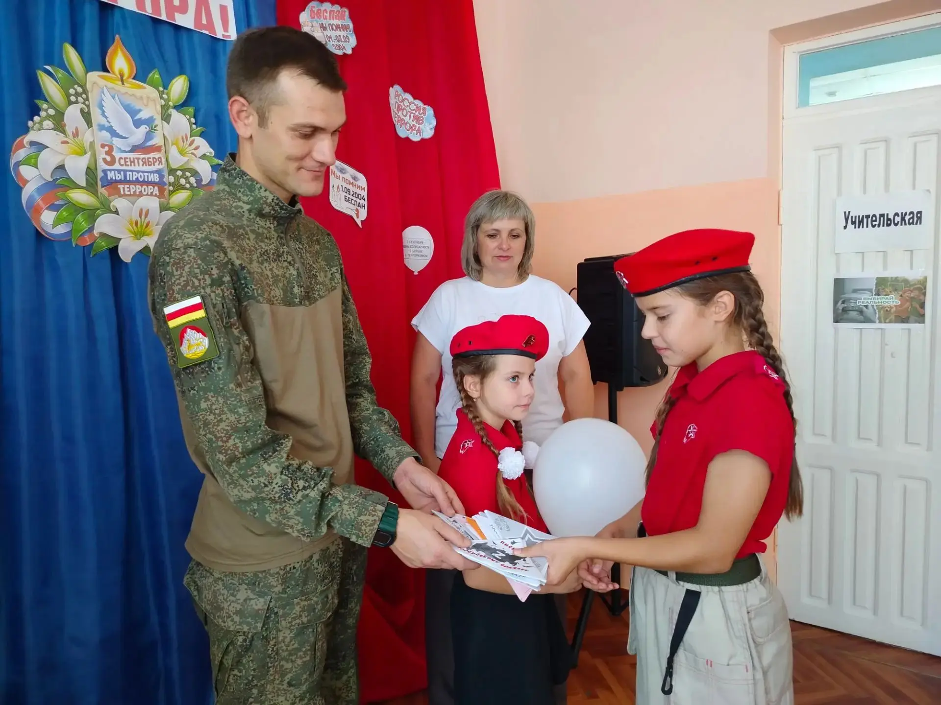 Каждому из нас в трудную минуту нужны слова поддержки. Нужны они и нашим бойцам, выполн...
