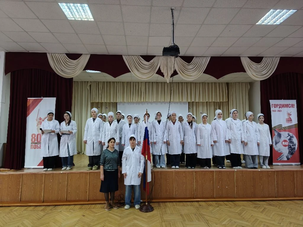🎉 Начинаем неделю с величия: Церемония поднятия Государственного флага и Гимн России! 🎉