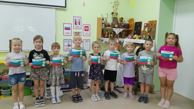 «День флага в группе «Непоседы»: знания и творчество»