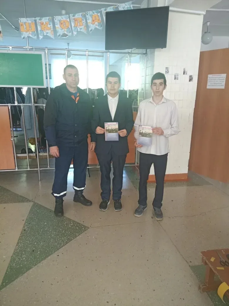 🗣️ Спасатели Чановского ПСО провели серию уроков безопасности для подростков  Сотрудники Чановского 