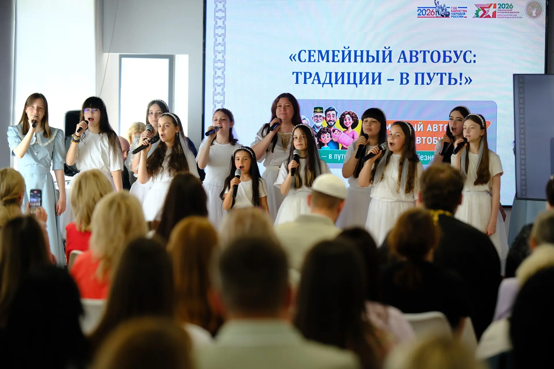 🚌 Вчера в Елабуге на базе Молодёжного центра «Барс» был реализован проект «Семейный ав...