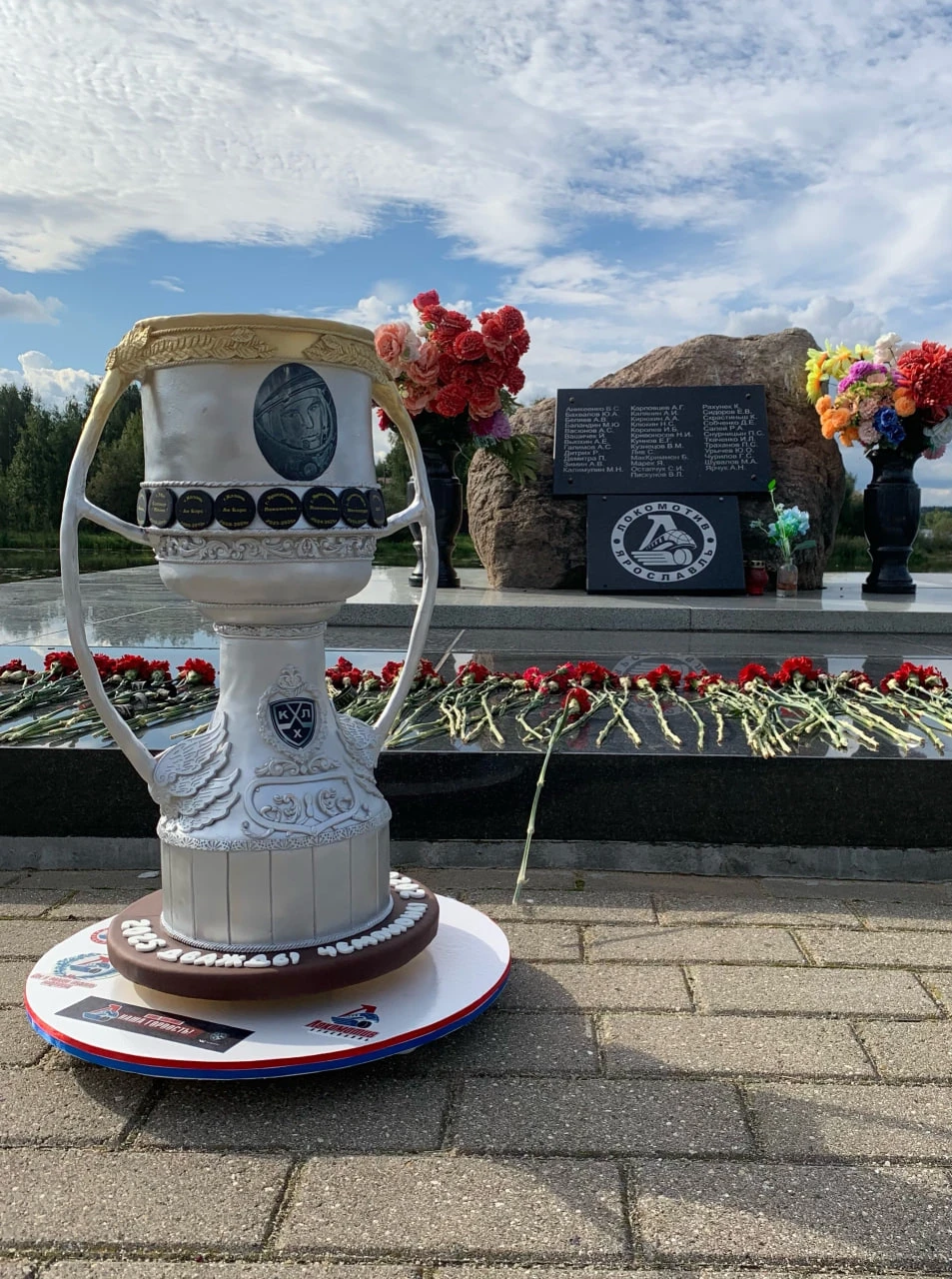 Ярославна испекла торт в виде Кубка Гагарина 😮