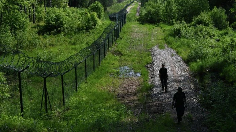 Латвия возобновила пропуск транспорта через единственный пункт на границе с Белоруссией