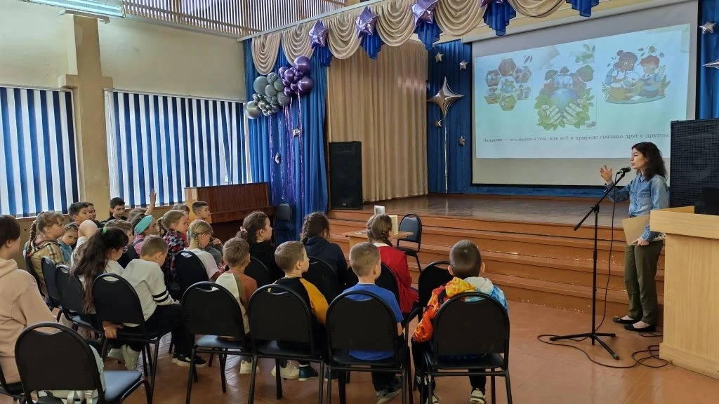 🇷🇺 Сегодня в пришкольном лагере школы № 21 прошёл насыщенный и познавательный день, посвящённый пр