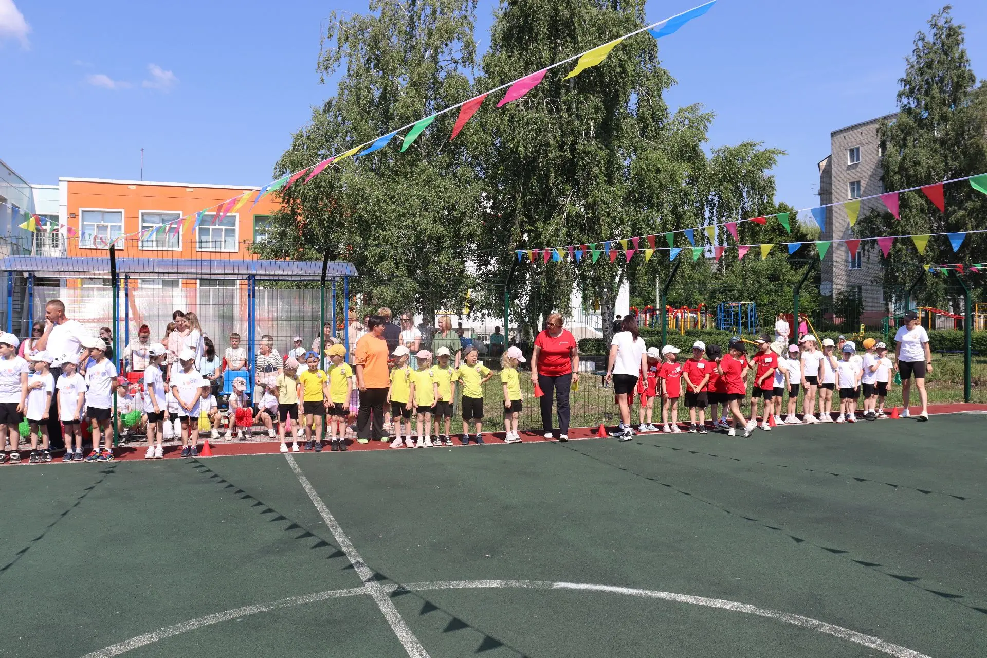 ⚽ «С днём рождения, любимый город!»
В Рассказово — 100 лет. А на стадионе «Спортландия» в этот день 