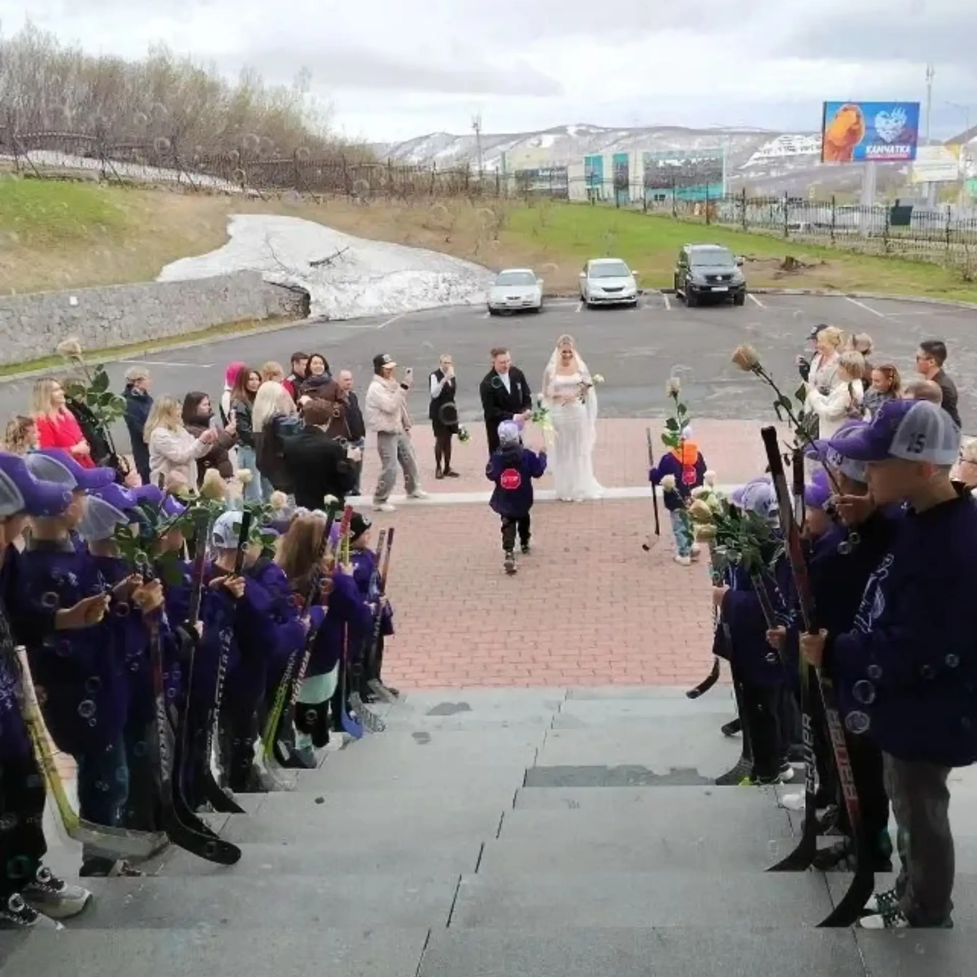 🏒💝В городском Дворце бракосочетания было по-особенному шумно и радостно: у тренера хо...
