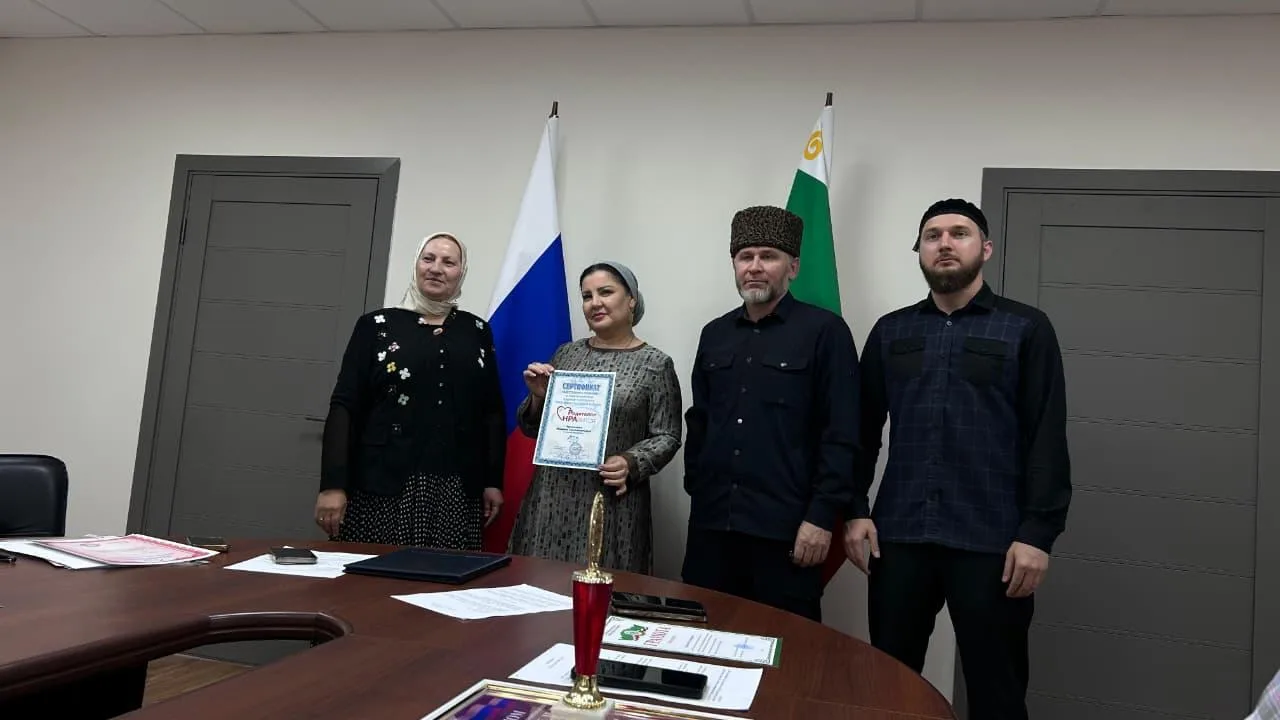 Поздравляем Марину Сулеймановну- учителя начльных классов👏👏👏✨️✨️✨️