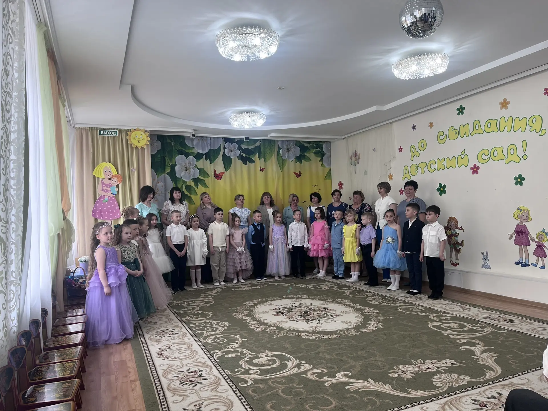 Продолжается череда праздничных мероприятий, посвященных выпуску детей в школу. Сегодня...