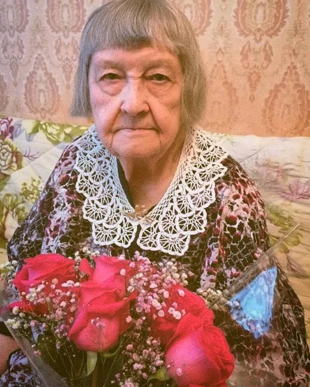 Во время войны она участвовала в обороне Москвы, копала окопы, а затем 50 лет проработала в институт