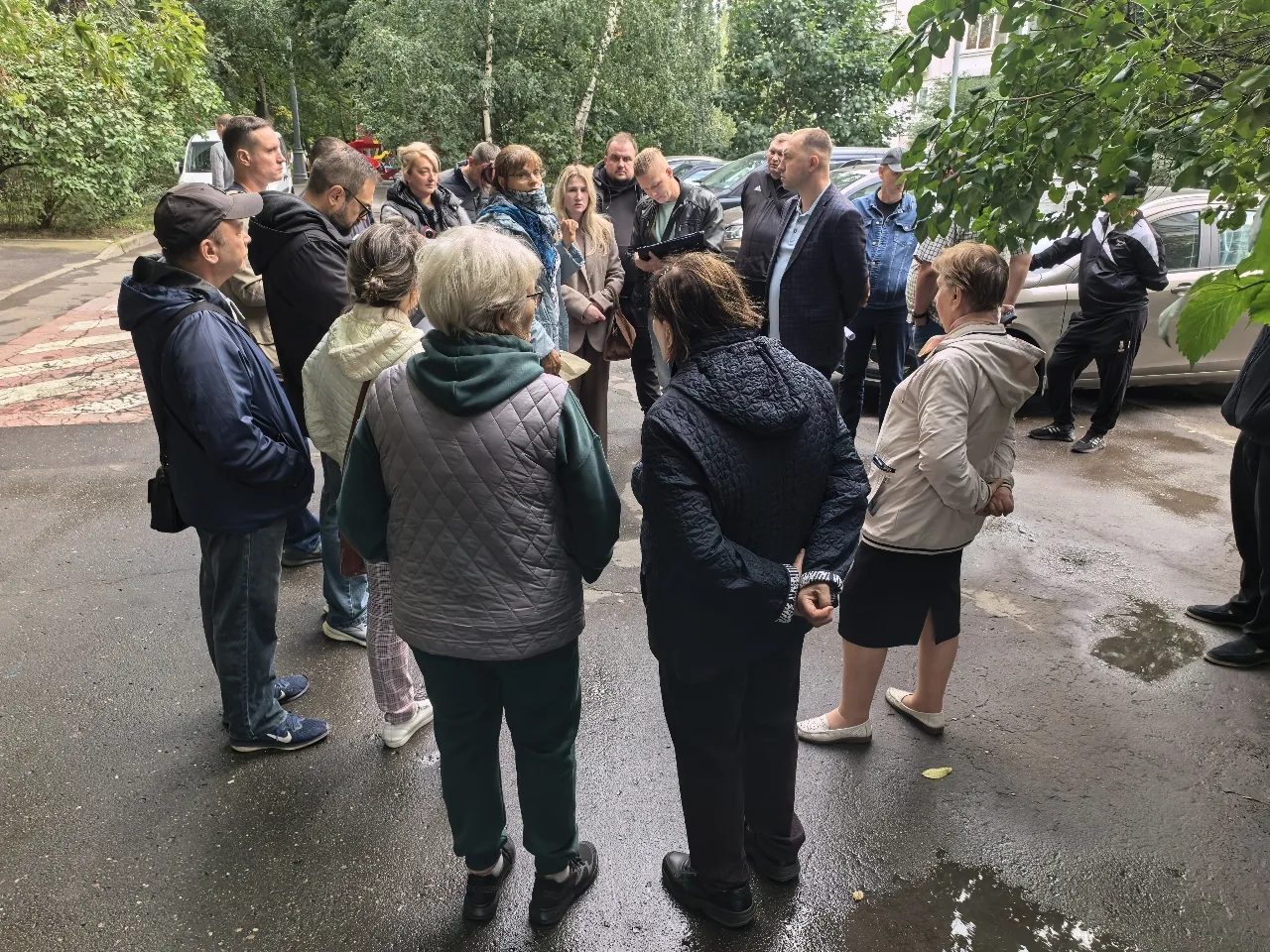 26 августа прошел еженедельный обход территории района главой управы Михаилом Шитиковым...