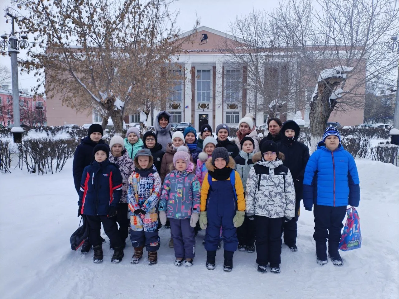 🌟 Поездка в театр на рождественское представление — это всегда волшебно!   🎭 8 января обучающиеся Ет