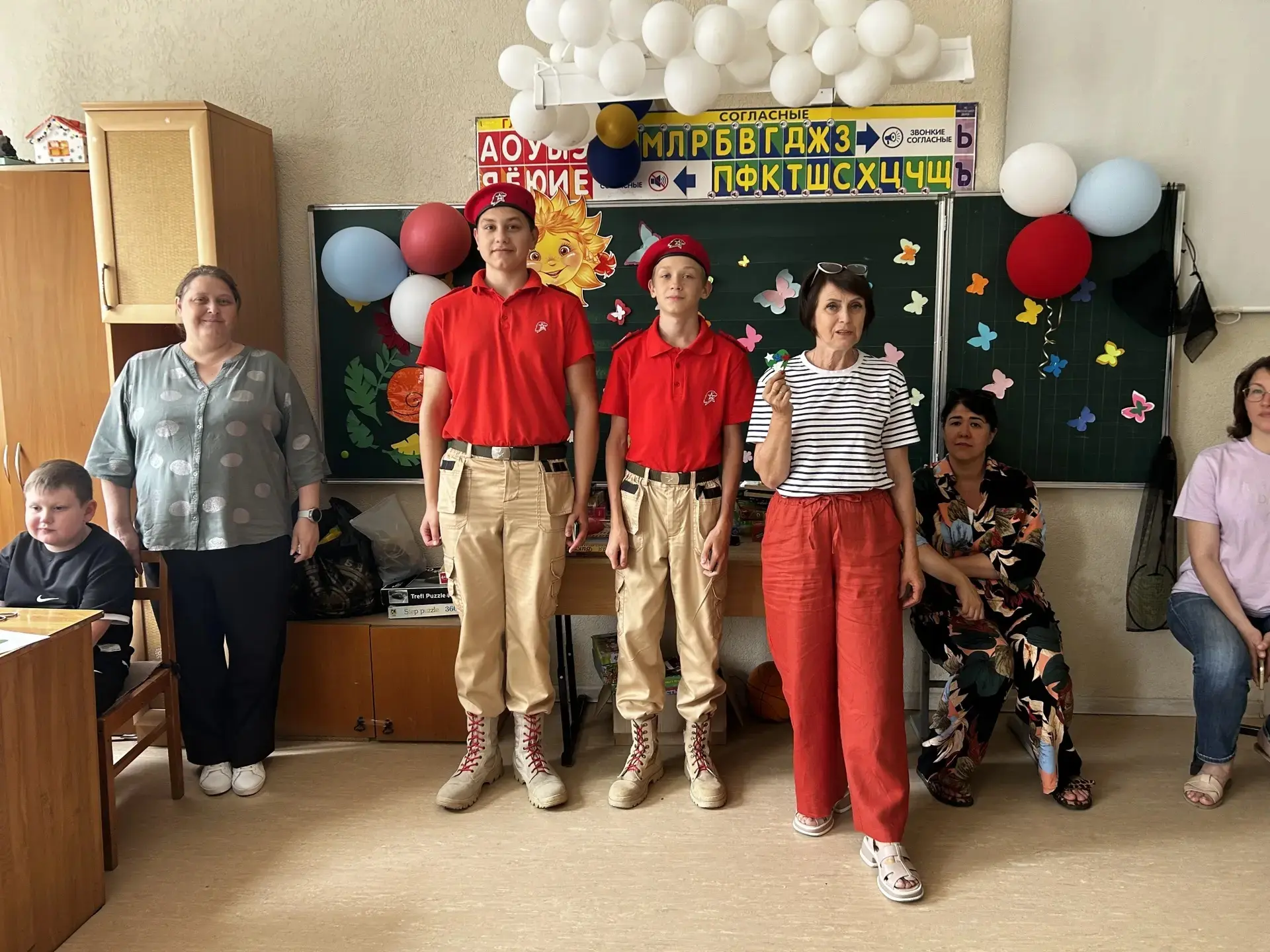 🇷🇺Ко Дню России в пришкольном лагере педагог дополнительного образования Коптиевская Надежда и наш