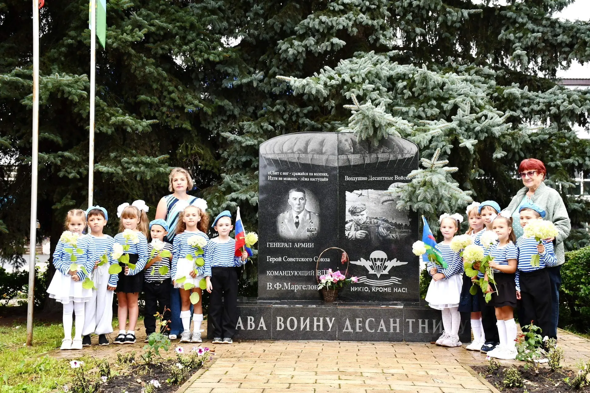 Воспитанники Центра патриотического воспитания дошкольников МБДОУ д/с №3 «Рябинка» г.Инза и Председа
