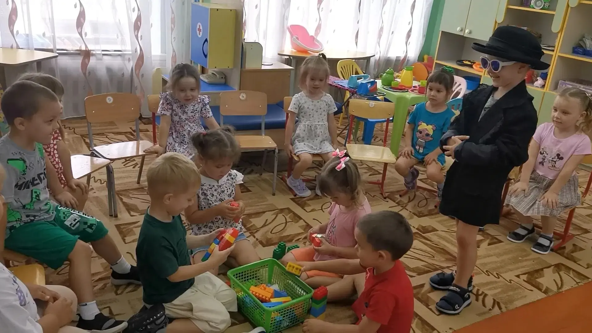 Мы провели с воспитанниками важные беседы о правилах поведения с незнакомыми людьми. В ...