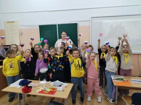 Новая неделя в летнем оздоровительном лагере началась с весёлых стартов: команды упорно боролись за 
