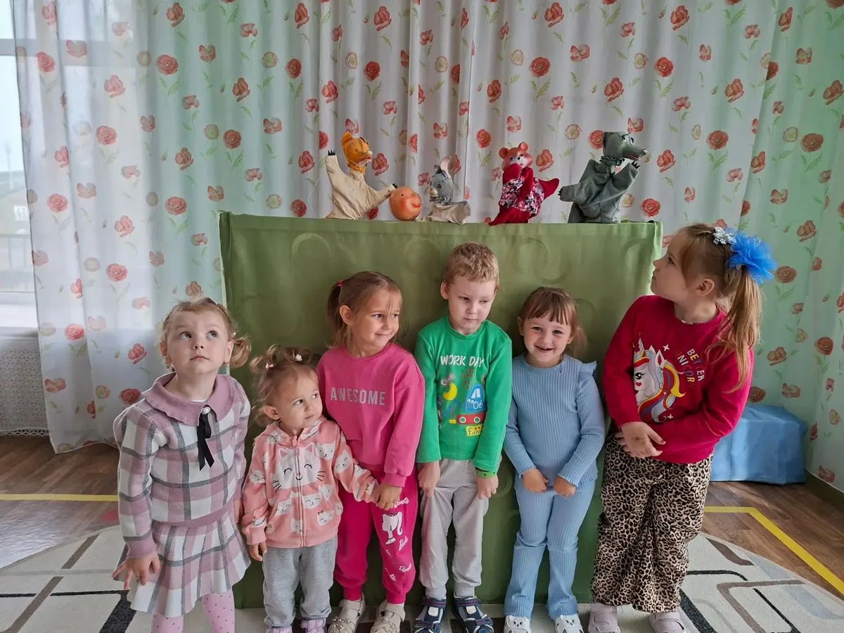 Сегодня дети дежурной группы  посмотрели кукольный театр по мотивам русской народной ск...