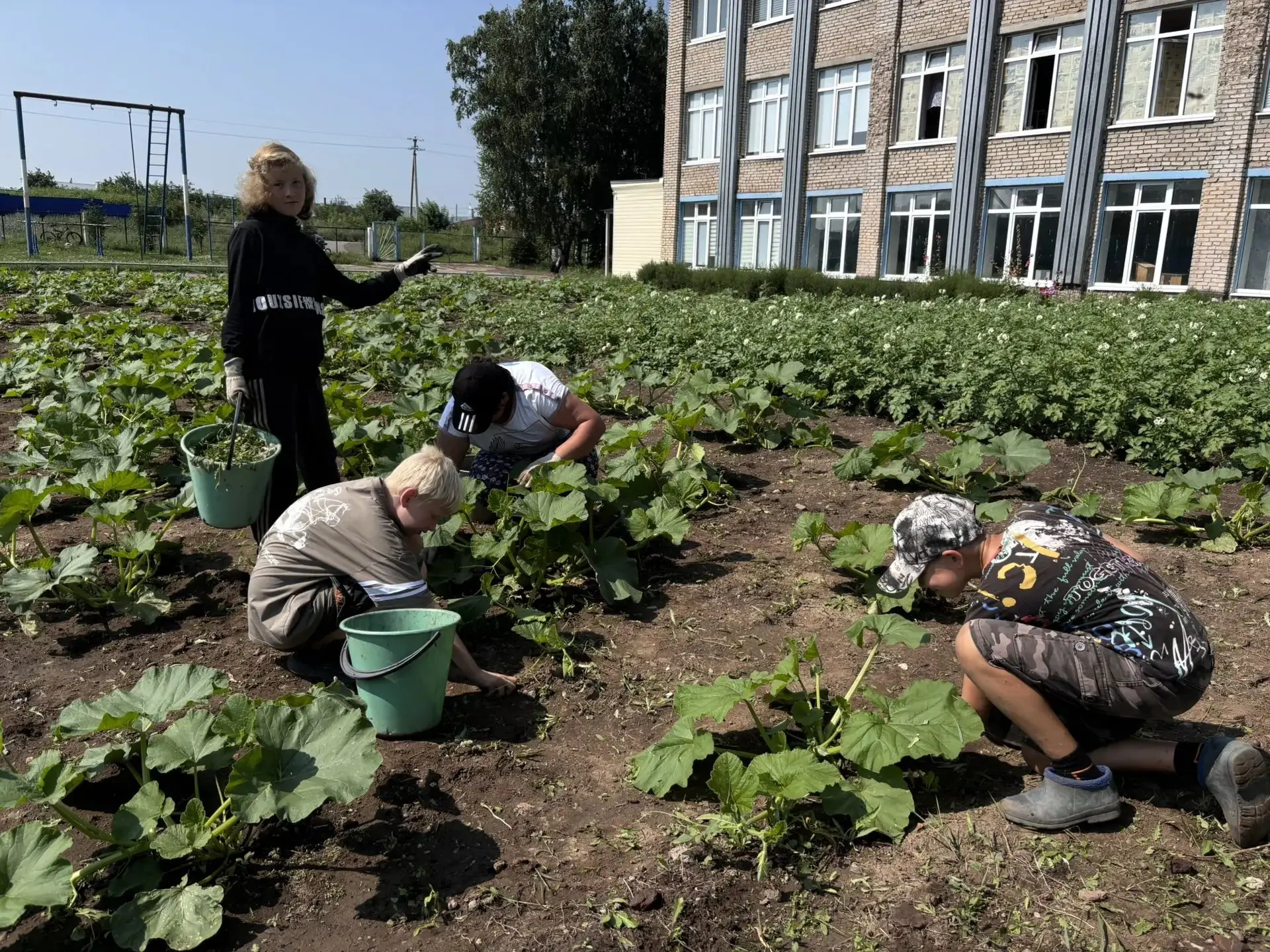 Красота и польза: ТОШ работает на два фронта 🌸🌱
У наших ТОШевцев было  две задачи — одинаково важн