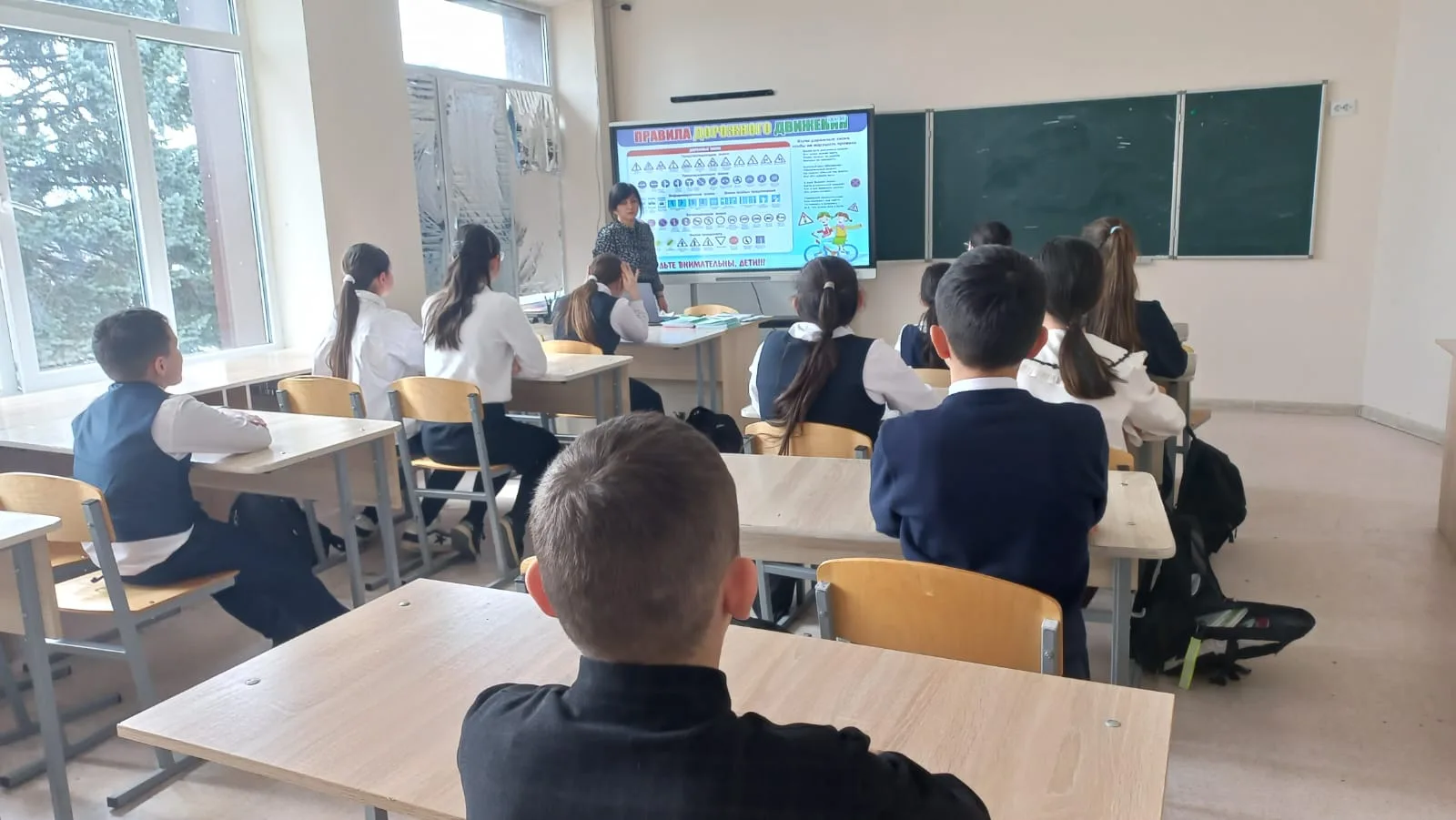 В 6 «В» классе сегодня проведена минута безопасности по ПДД. Детям напомнили о ключевых...