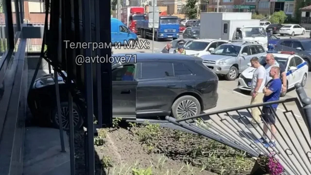 🚗Болдина, 92. Приехал в момент заезда в парковочный карман. Водитель валит на сбой электроники у ки