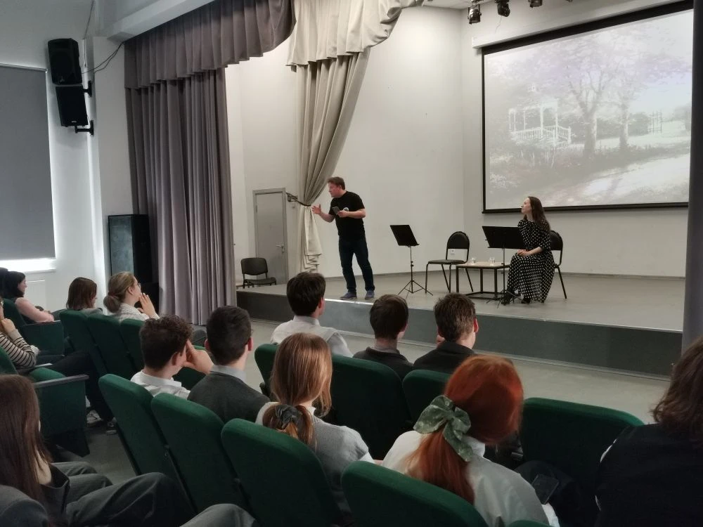 В рамках масштабного федерального проекта «Читающая Россия» в нашем лицее состоялось торжественное о