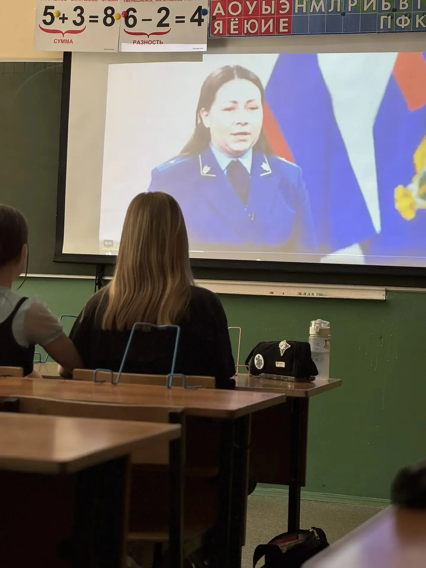 В 4А классе прошел просмотр выпуска «Профилактика вовлечения несовершеннолетних в преступную деятель