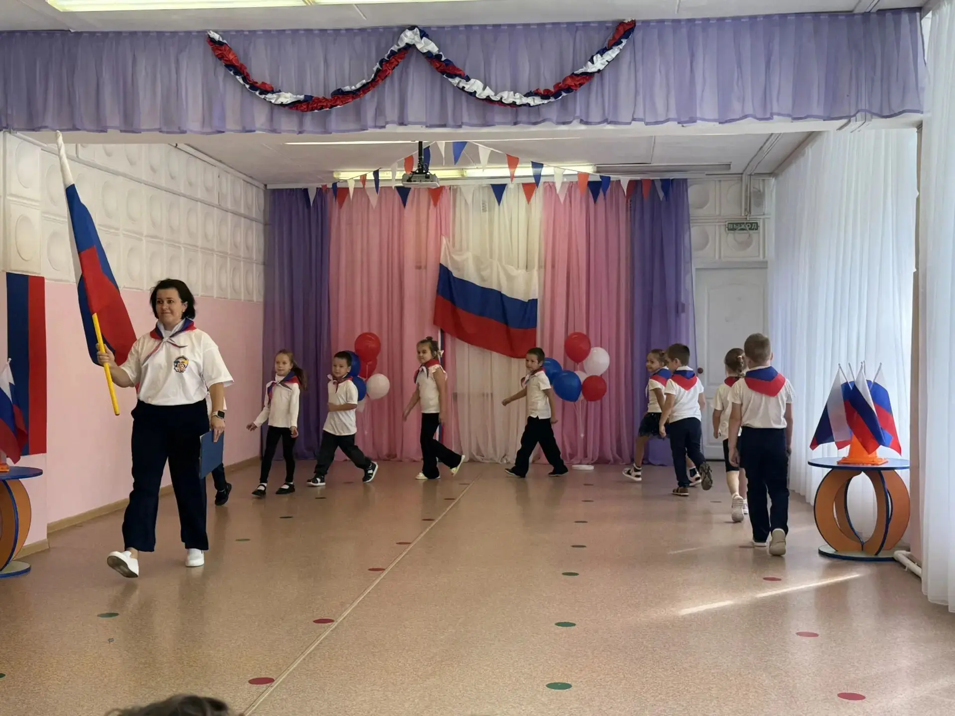 🇷🇺Праздник ко Дню Государственного флага России в нашем детском саду🇷🇺