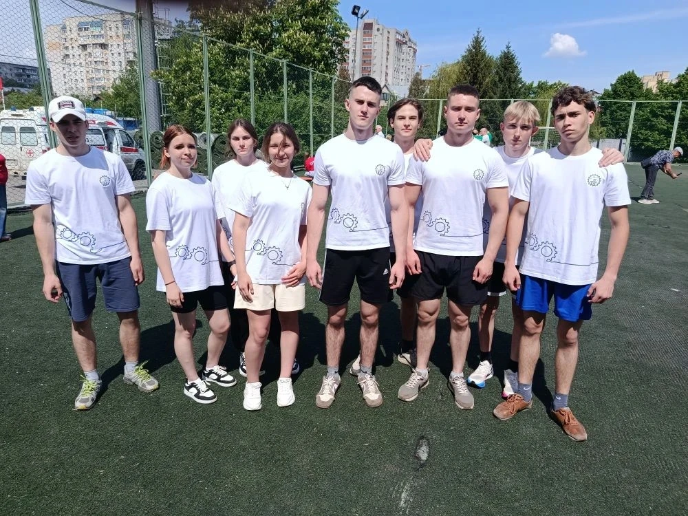 Сборная команда Уваровского политехнического колледжа заняло 5 общеекомнадное место в р...