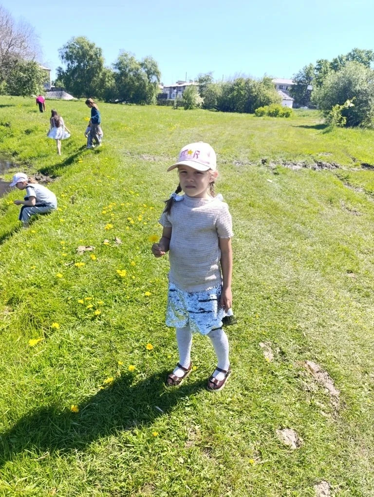 🌳 День в лагере «Берёзка»!

Сегодня с утра наши ребята отправились на прогулку к реке Брянка. Это б