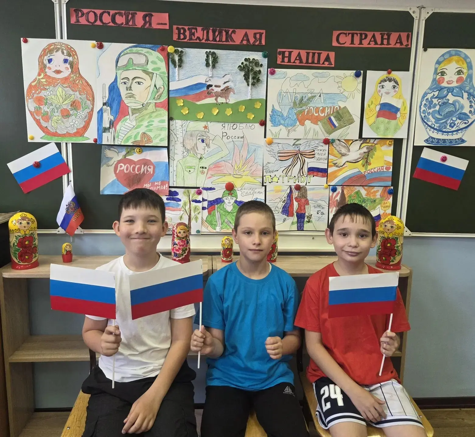 Наш лагерь продолжает работу, а творчество бьет ключом! 🌟

У нас отличные новости! Смена в самом ра