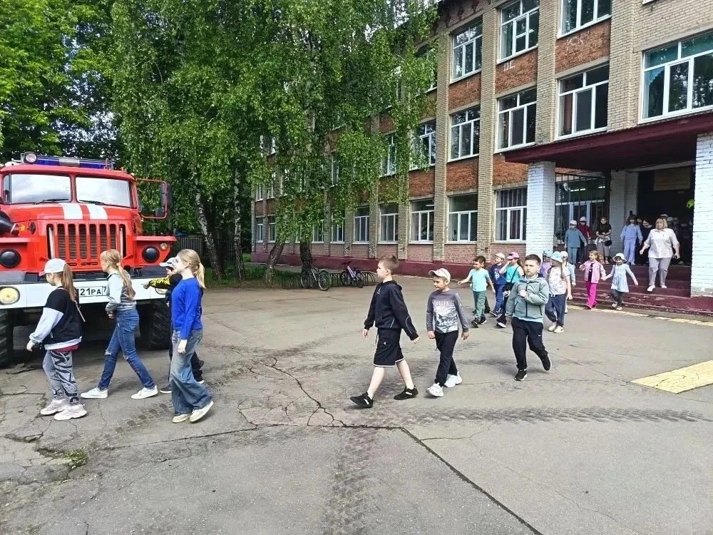 🌈 1 июня, в День защиты детей, в МБОУ г. Пушкино «Образовательный комплекс №7» начал р...
