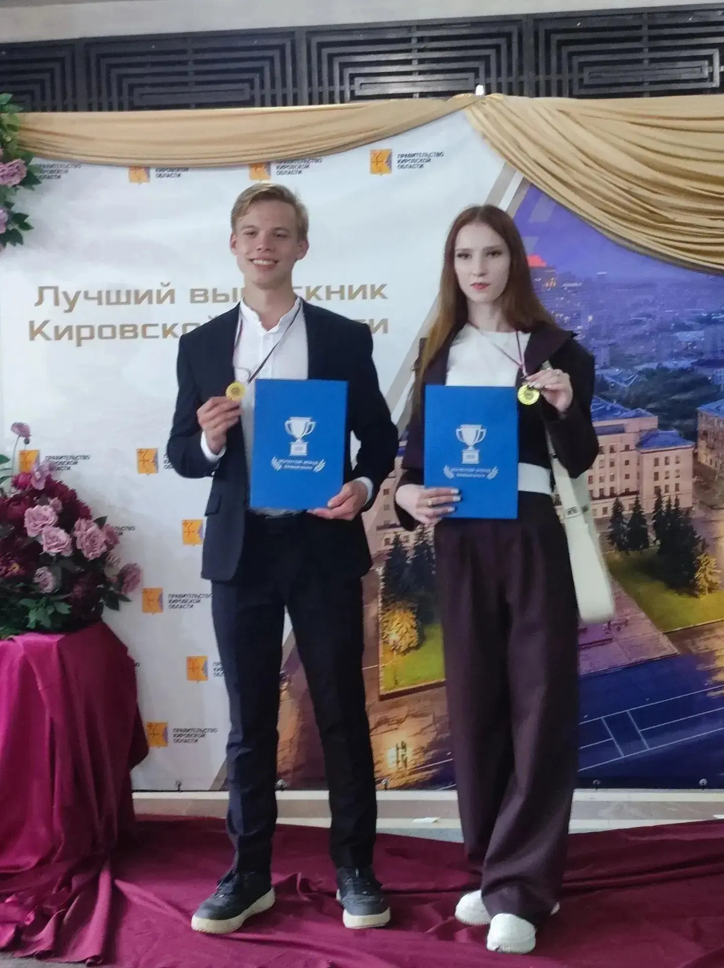 6 июля наши выпускники-медалисты Роман Андрианов и София Предеина приняли участие в тор...