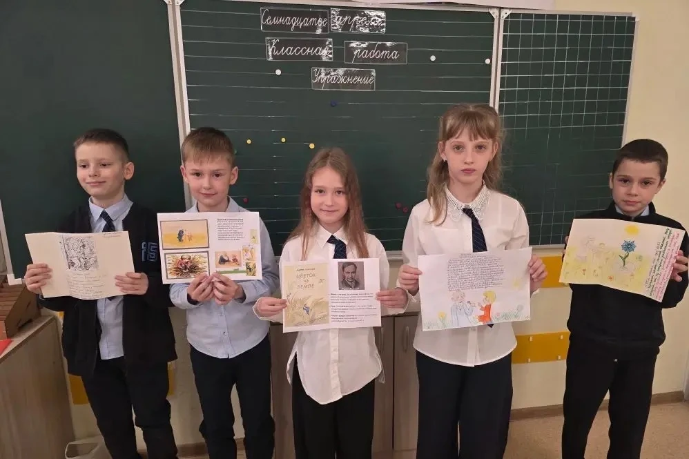 ✨ Яркие крылья Дня птиц! ✨  Ученики 2 «Г» класса на уроке труда создали своих собственных павлинов —